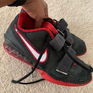 Weightlifting shoes